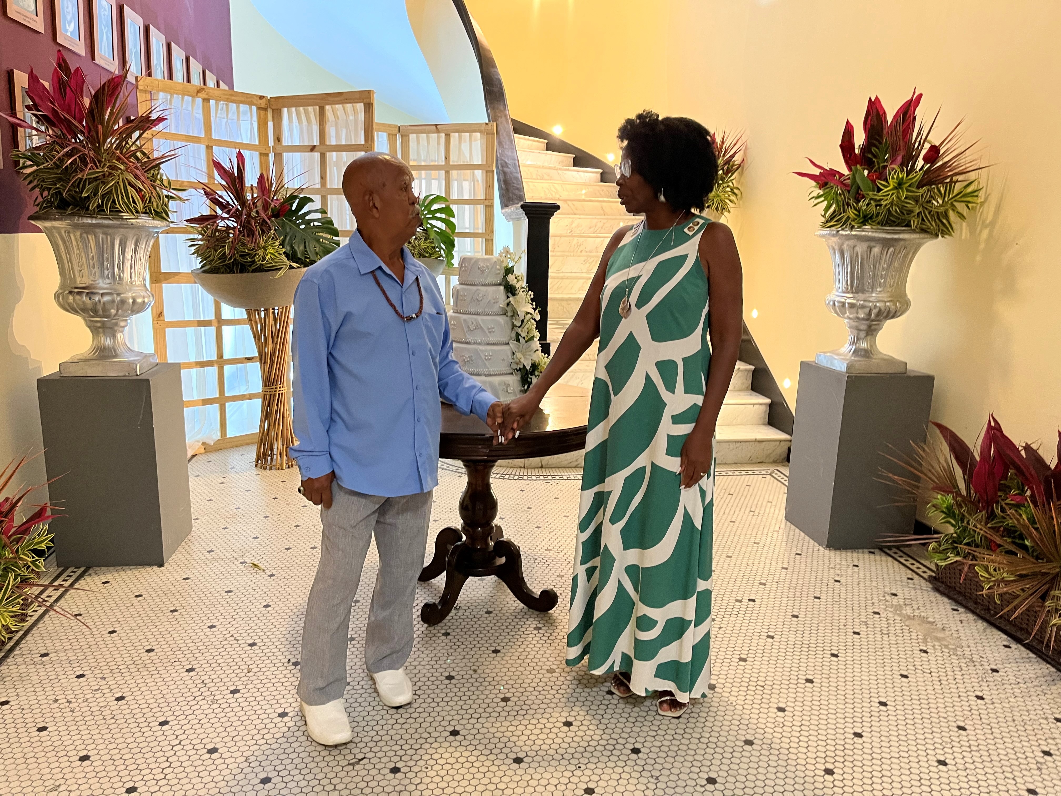 O aposentado Antônio Carlos Magna realizou seu sonho de casar com Lúcia Nascimento