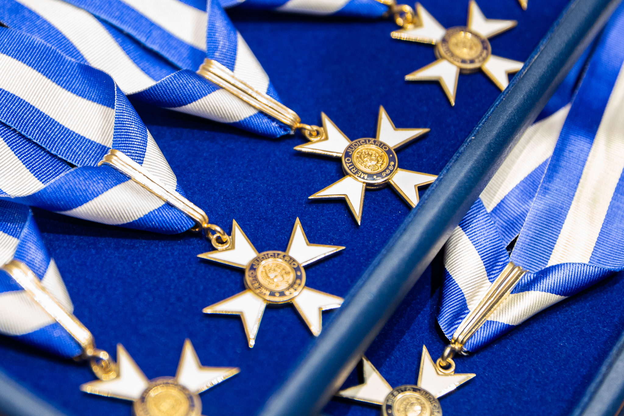                                            O Colar do Mérito Judiciário é a mais alta condecoração da Corte fluminense e foi instituído em 1974