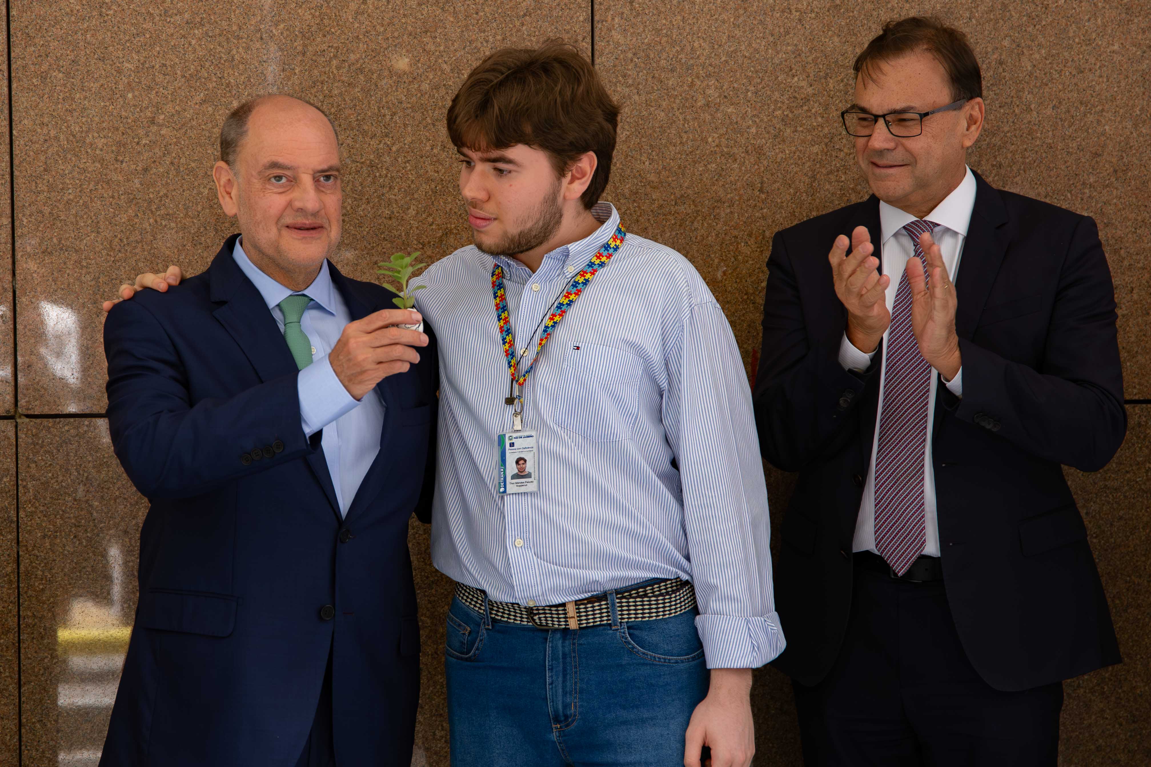 Da esquerda para a direita: Presidente do TJRJ, desembargador Ricardo Couto de Castro, ao lado do expositor Thor Kopperud e do presidente da Comissão de Sustentabilidade (Cosus), desembargador Elton Leme