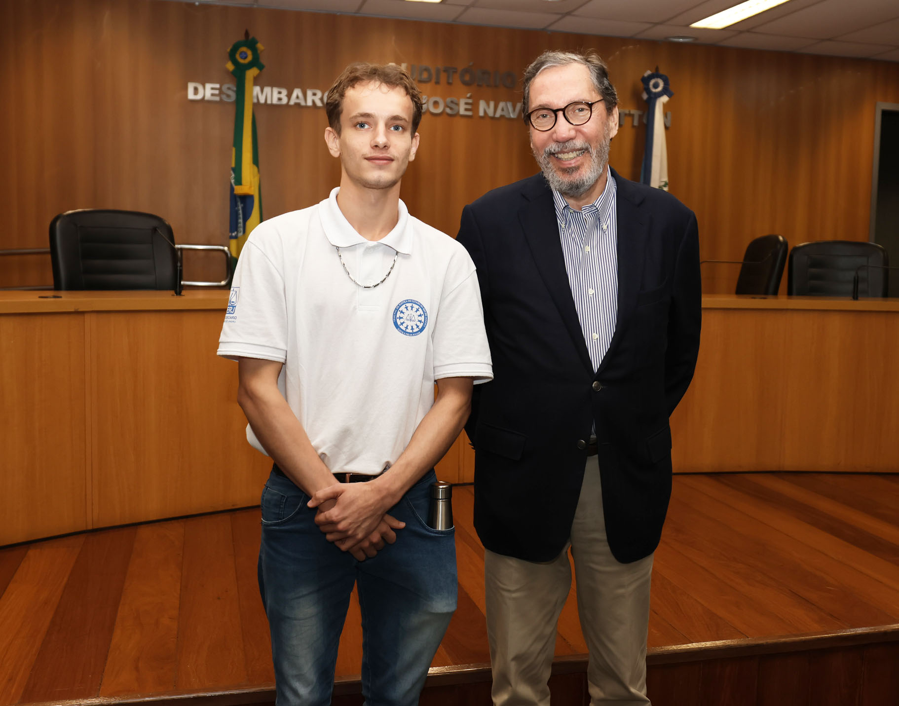 Jayme Therezo posa ao lado do jornalista Merval Pereira