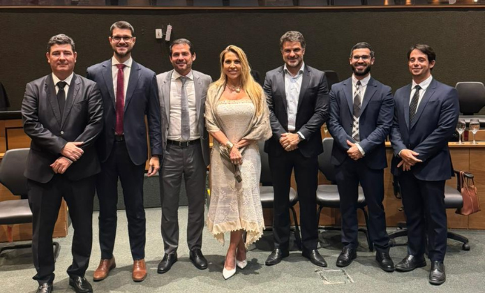 Da esquerda para a direita: o promotor de Justiça Fernando Abreu, o juiz Renan Ongaratto, o promotor de Justiça Fabio Vieira, a juíza Tula Mello, o defensor público Anderson Marinovick, o juiz Cariel Patriota e juiz Daniel Cotta.