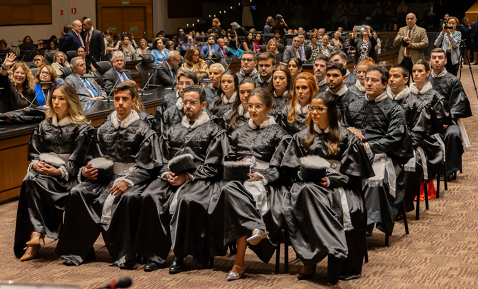 Os 25 juízes na cerimônia de posse no Tribunal Pleno 