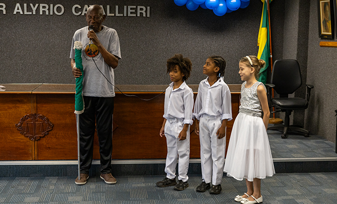 Manoel Dionísio, diretor e professor da Escola de Mestre-Sala, Porta-Bandeira e Porta-Estandarte, promoveu uma apresentação de alunos mirins na abertura do "Descobrir-se" e convidou os jovens do projeto a dançar em sua escola