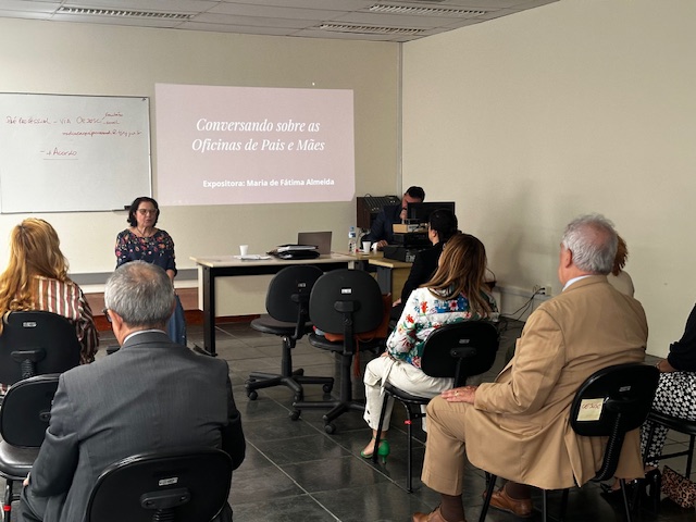 Expositores Maria de Fátima de Almeida e Marcos Audivan apresentaram uma oficina de parentalidade para advogados da Ilha do Governador