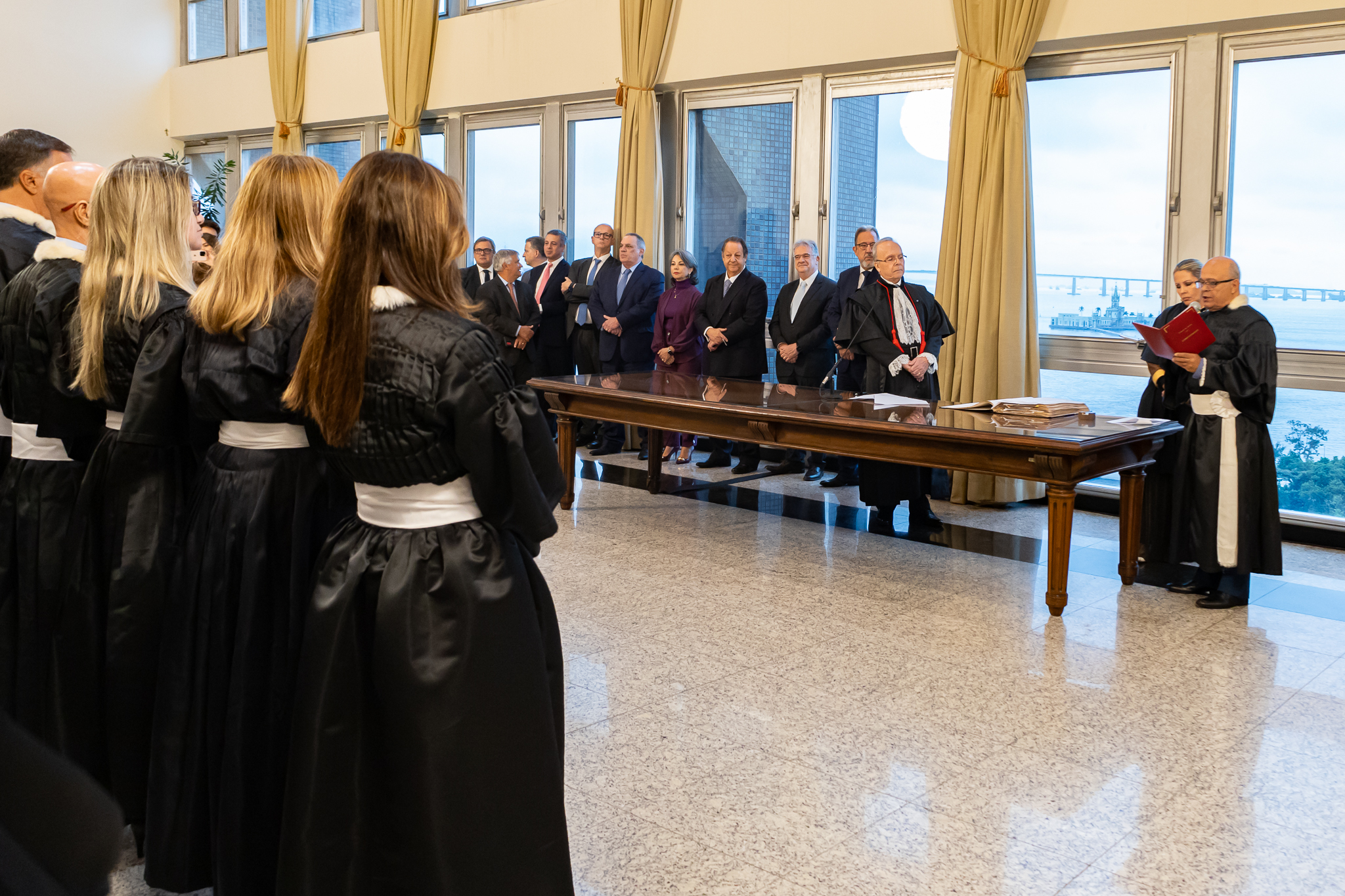 O juiz Maxwell Rodrigues da Silva falou em nome dos colegas e prestou o compromisso de posse representando o grupo