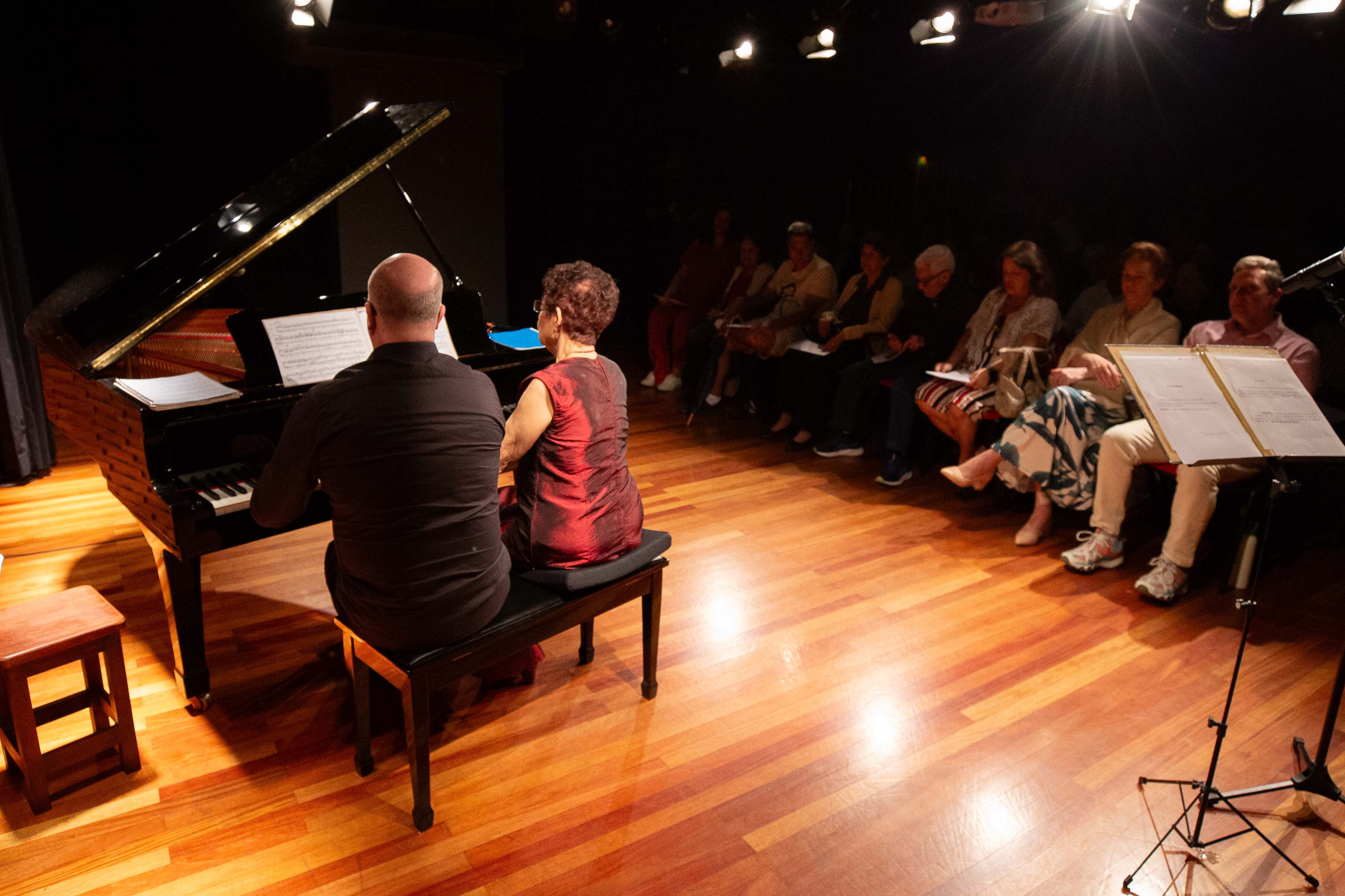 pianistas Ezequiel Perez e Cecília Guimarães se apresentam na Sala Multiuso