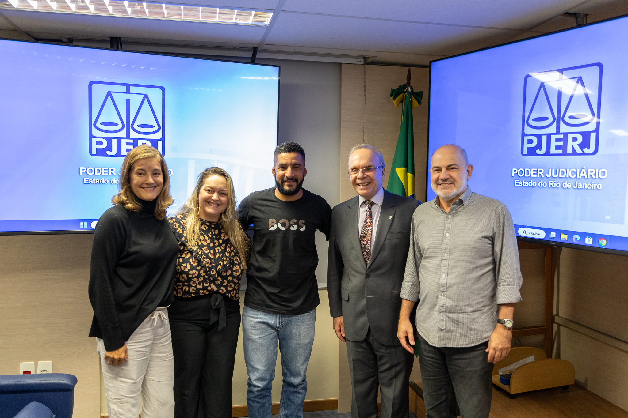 As jornalistas Lília Teles e Priscilla Monteiro, o mototaxista Diego Mendes, o presidente do TJRJ, desembargador Ricardo Rodrigues Cardozo, e o jornalista Gustavo Vieira destacaram a importância dos gestos solidários nos dias atuais, como o realizado por Diego