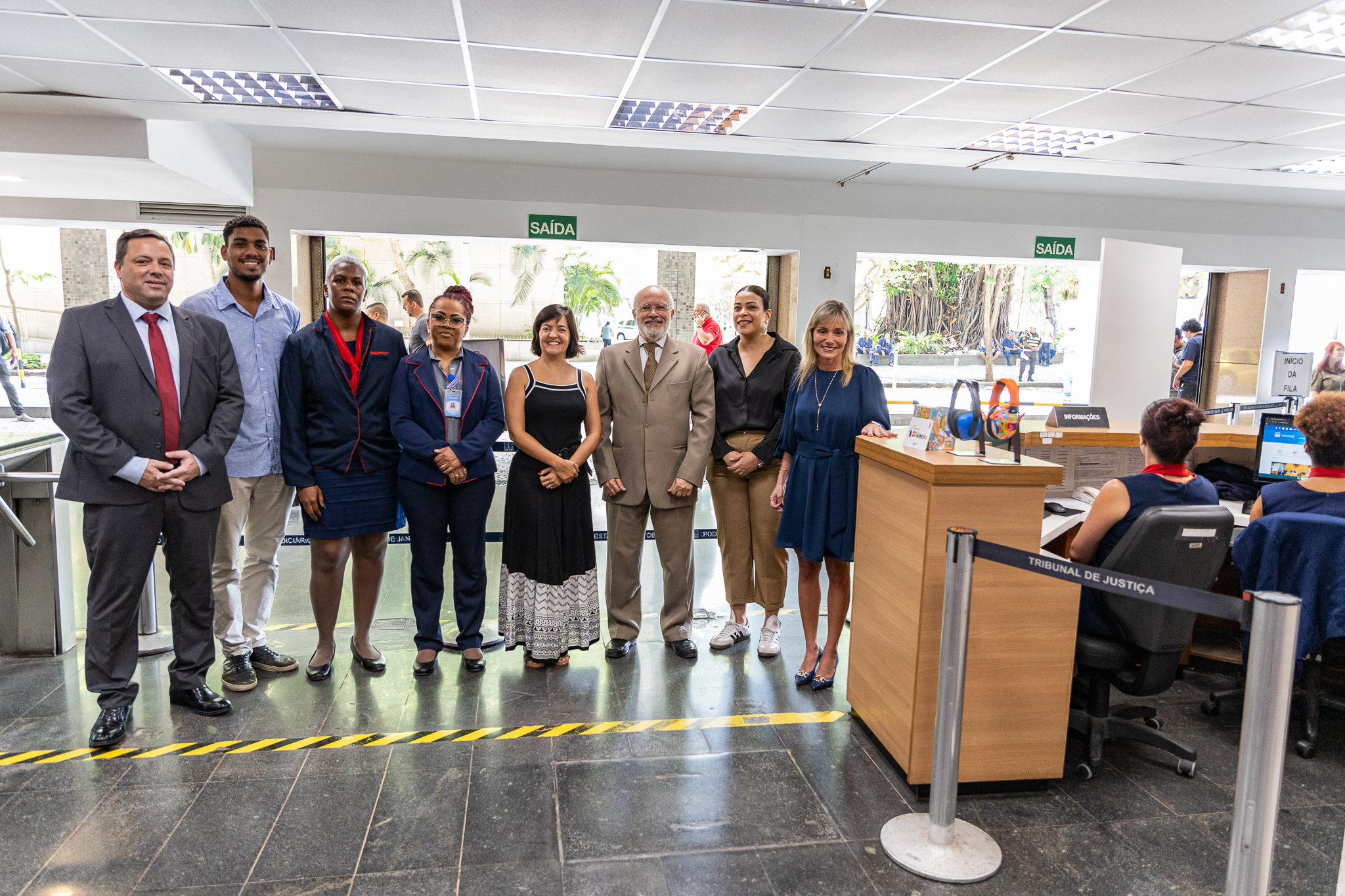 Participaram da cerimônia de abertura do  projeto a juíza auxiliar da Presidência do TJRJ Ana Paula Figueiredo Barros, o secretário-geral de Sustentabilidade e Responsabilidade Social, Antônio Francisco Ligiero;  o diretor do Departamento de Acesso à Justiça, Ação Social e Acessibilidade, Luiz Felipe Fleury;  além de funcionários do Difor 