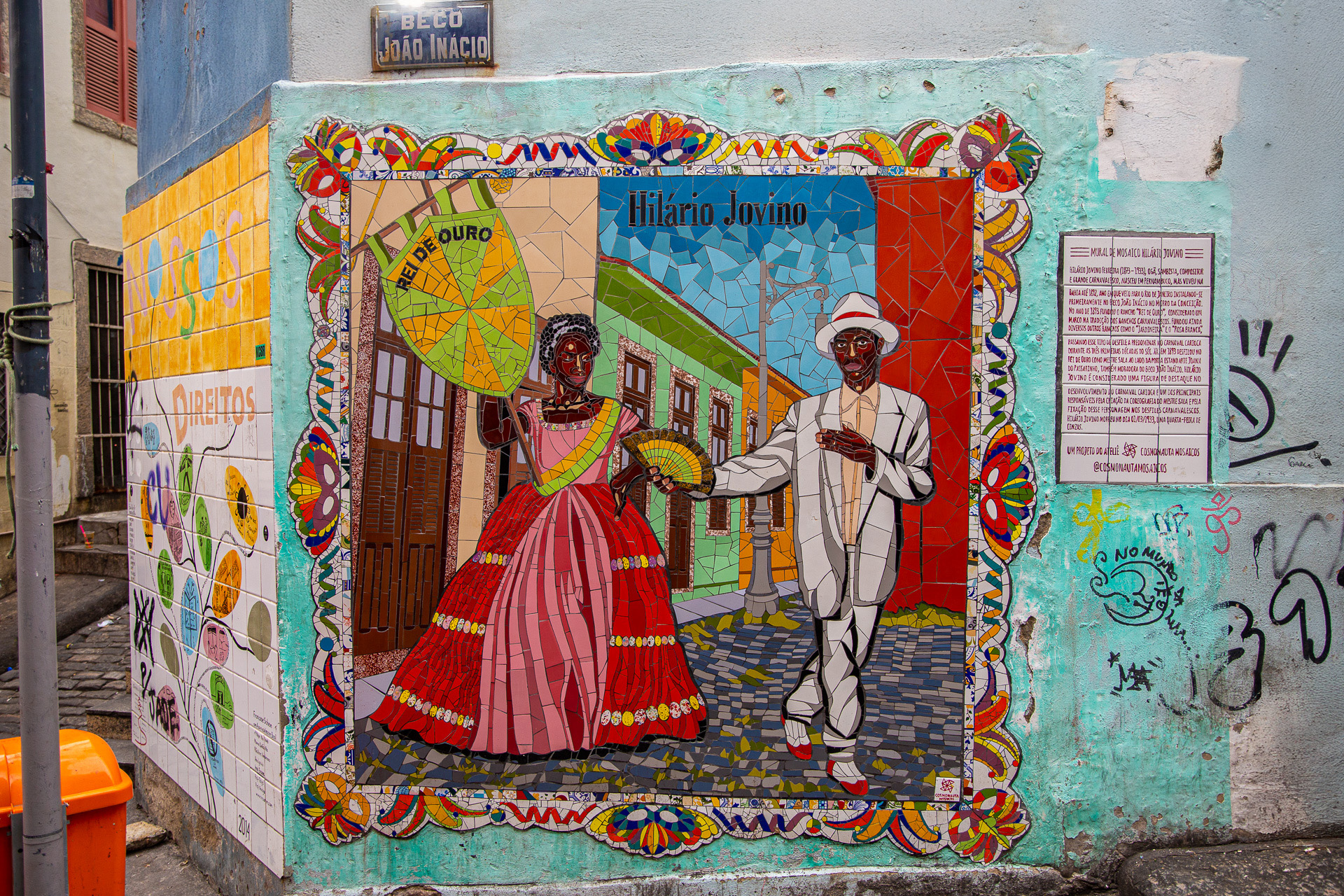 Imagem do mural, localizado Largo de São Francisco da Prainha, em homenagem a Hilário Jovino, considerado o primeiro mestre-sala e uma figura importante do carnaval carioca 