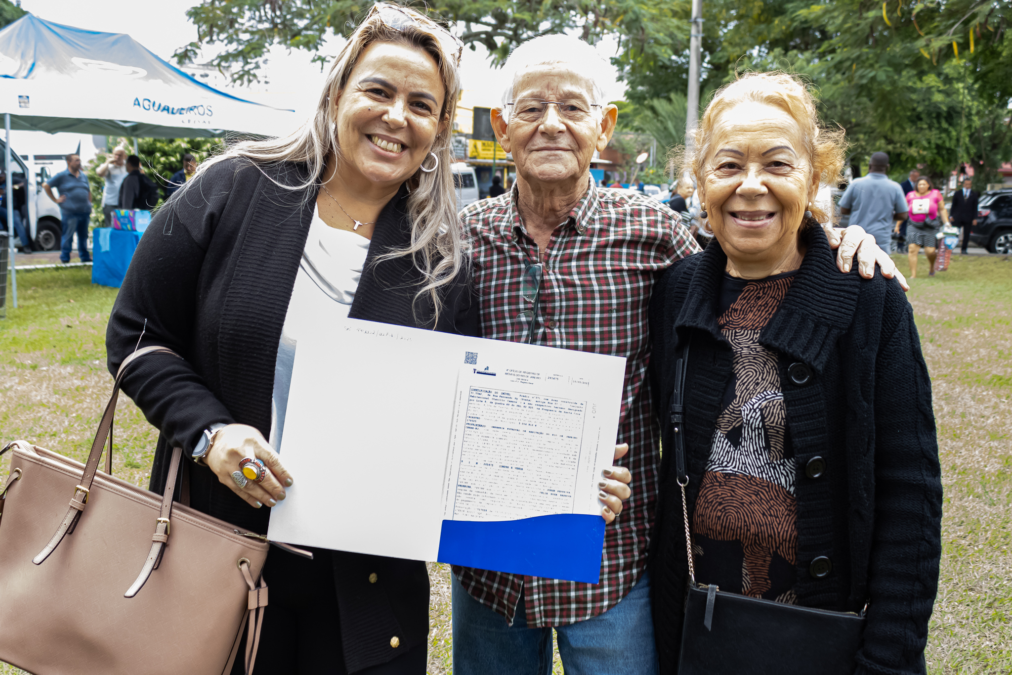 Jorge Pedreira, de 79 anos de idade e morador do conjunto habitacional Cesarão, em Santa Cruz,  recebeu o título de propriedade do imóvel onde vive há 40 anos ao lado da mulher Célia e da filha Daniele