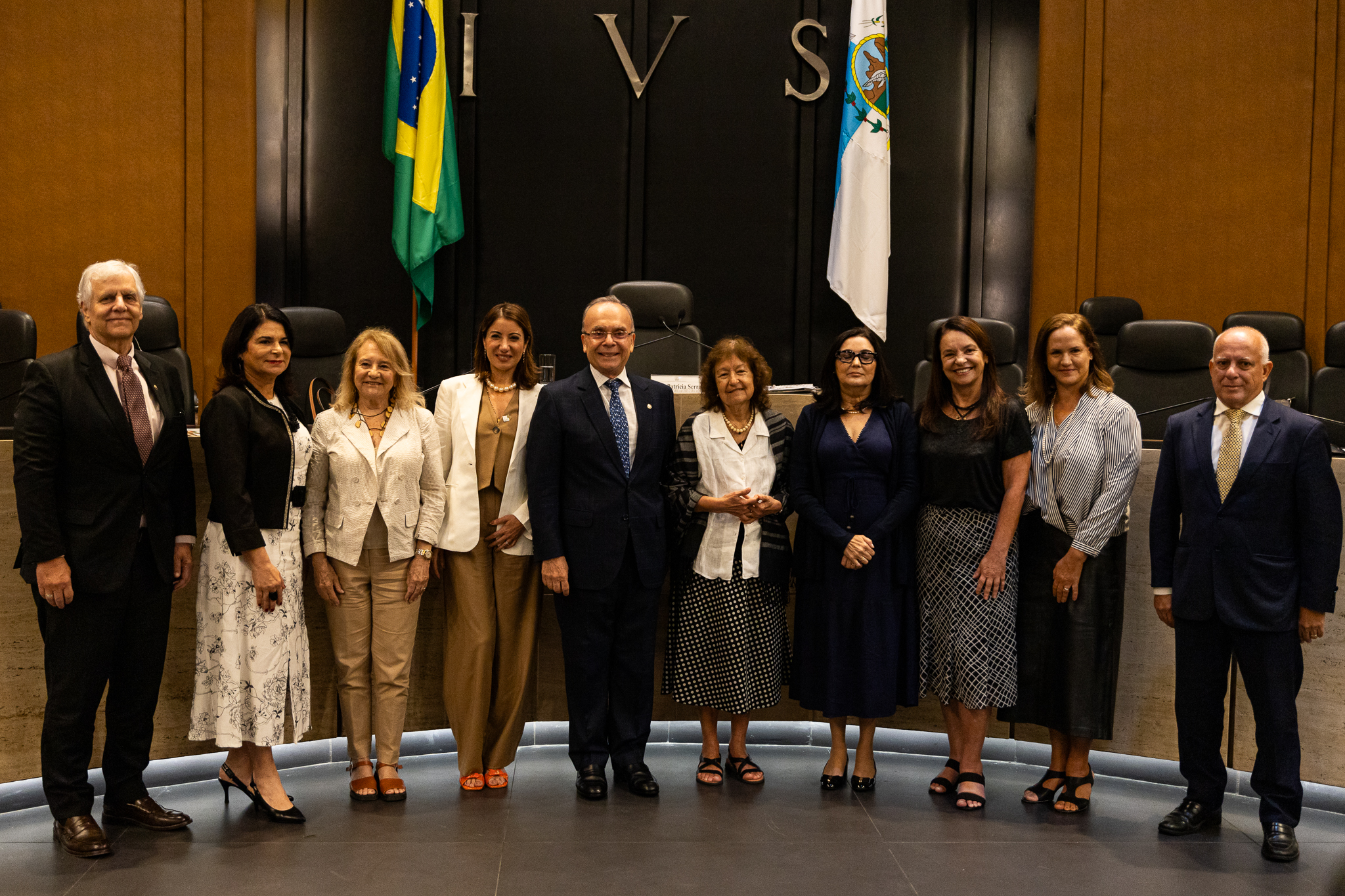 O presidente do TJRJ, desembargador Ricardo Cardozo (ao centro), participou da abertura do seminário com magistrados e palestrantes 