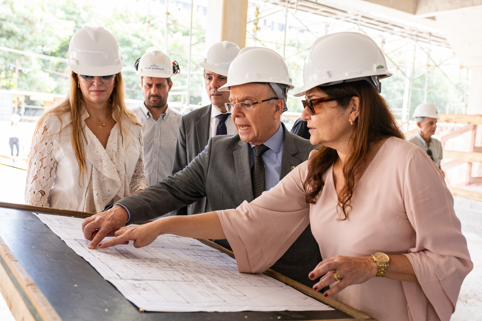 O presidente do TJRJ, desembargador Ricardo Rodrigues Cardozo, e a juíza auxiliar da Presidência Renata Guarino, acompanham o projeto do Núcleo de Atendimento Integrado (NAI)