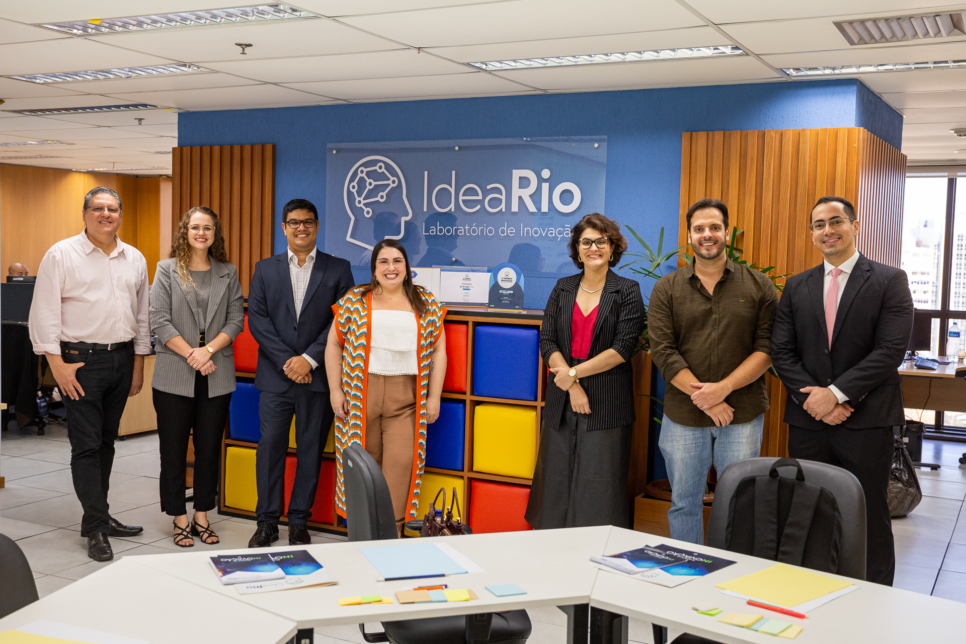 Da esquerda para a direita: Marcelo dos Santos, Karina Cabral, Diego Souza, Priscilla Mariano, Jussara Valente, Fernando Minelli e Felipe Pinheiro 