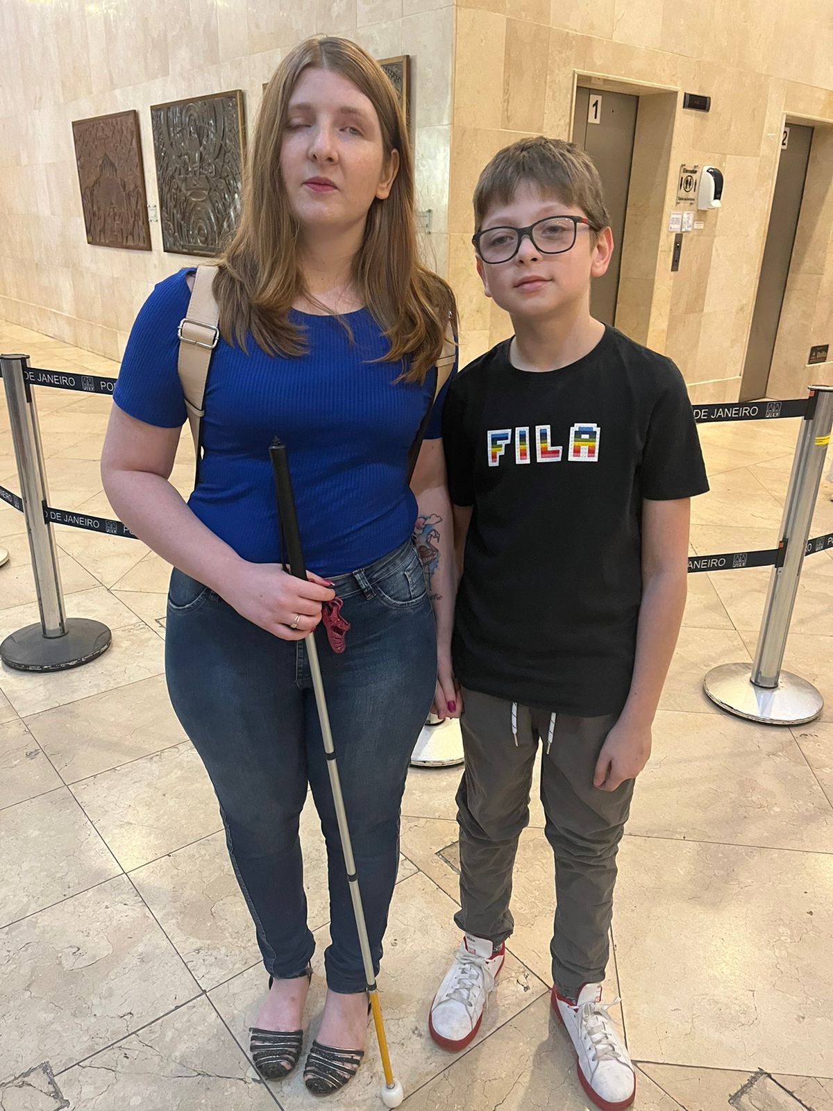 Laís Dutra foi acompanhada do filho Pietro, de 10 anos