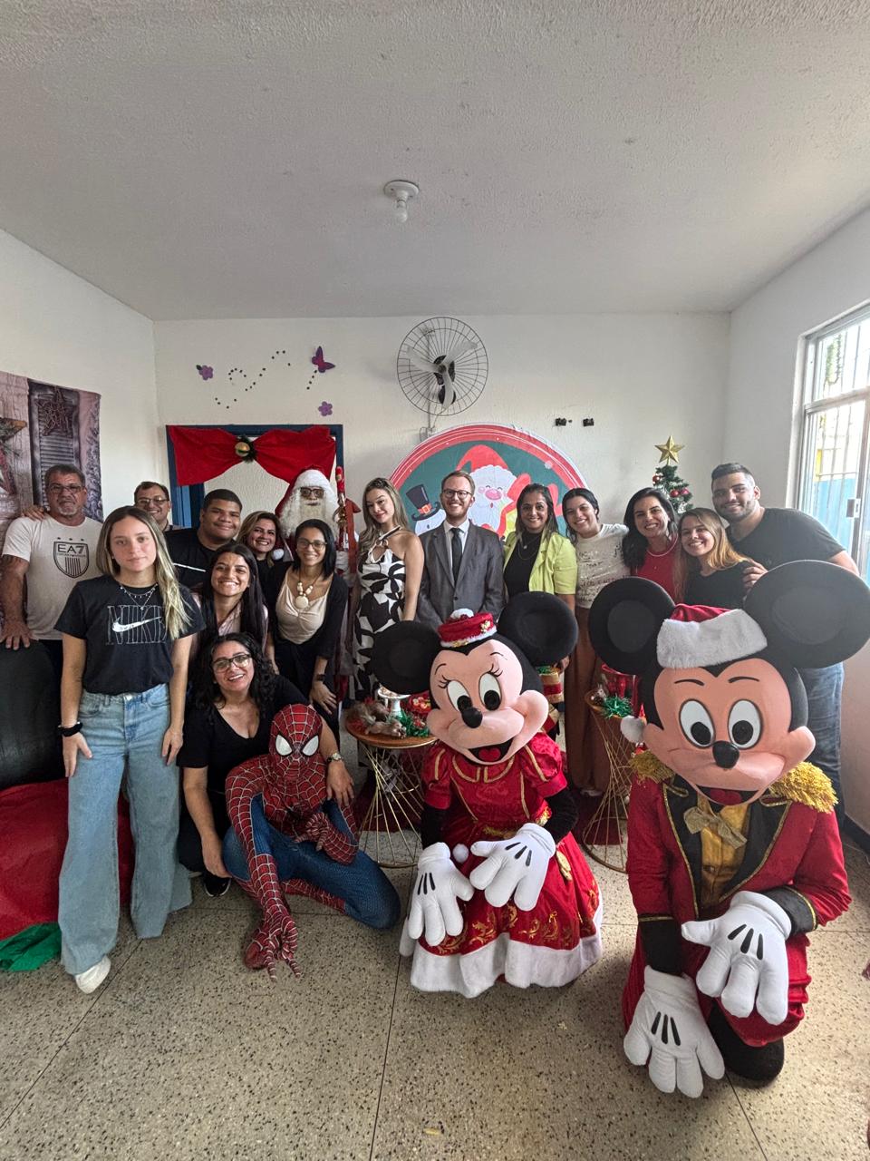                                                                                                        Magistrados, membros do Ministério Público, defensores públicos, servidores e estagiários participam da ação na unidade de acolhimento em Magé