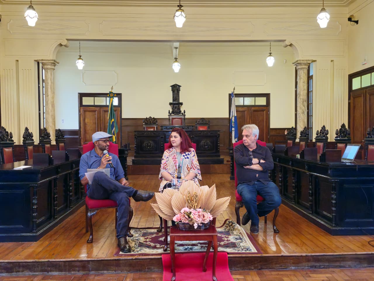 Da esquerda para direita: José Luís Honorato Lessa, Luiza de Cavalcanti Azeredo Ferreira e Américo Freire debatem as implicações da fusão entre os estados do Rio de Janeiro e da Guanabara