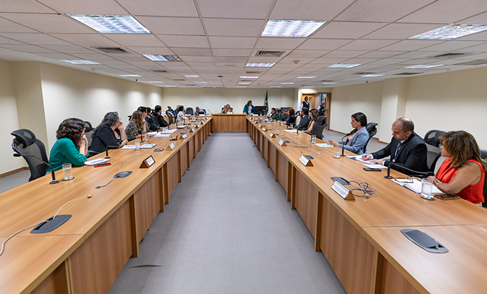 Imagem da reunião da 2ª Vice-Presidente com instituições relacionadas à socioeducação, como o Ministério Público, Defensoria Pública, Secretaria de Estado de Educação, entre outros