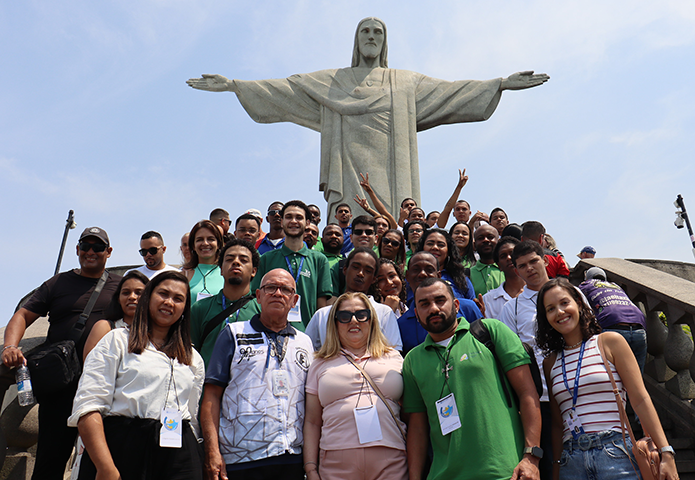 Jovens dos programas de inclusão social do TJRJ visitam o Cristo Redentor