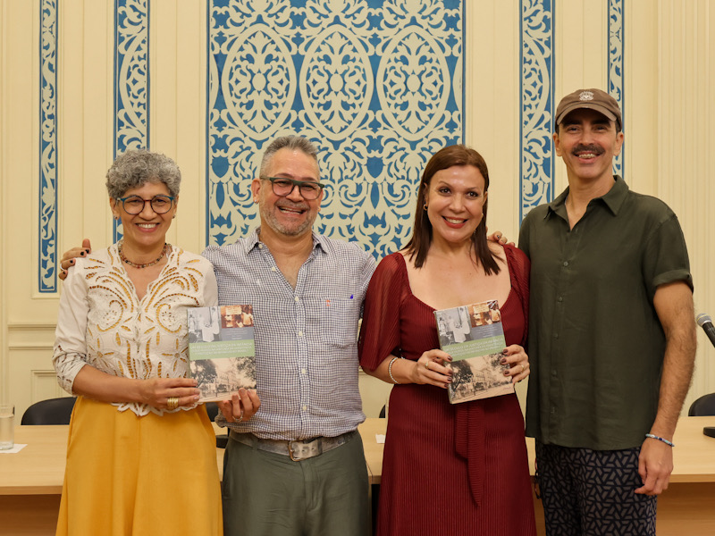 Os organizadores do livro Eliana Olinda Alves, Lindomar Expedito Silva Darós, Erika Piedade da Silva Santos e Rick J. Santos.