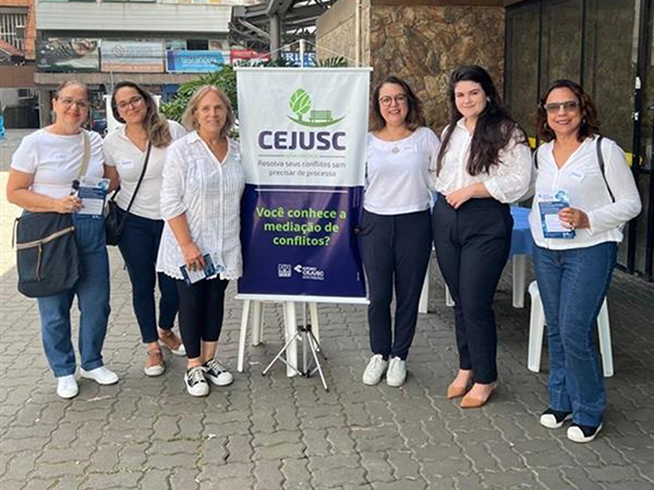 Equipe do CEJUSC Nova Friburgo se reúne para primeira edição do evento “CEJUSC na Praça”.